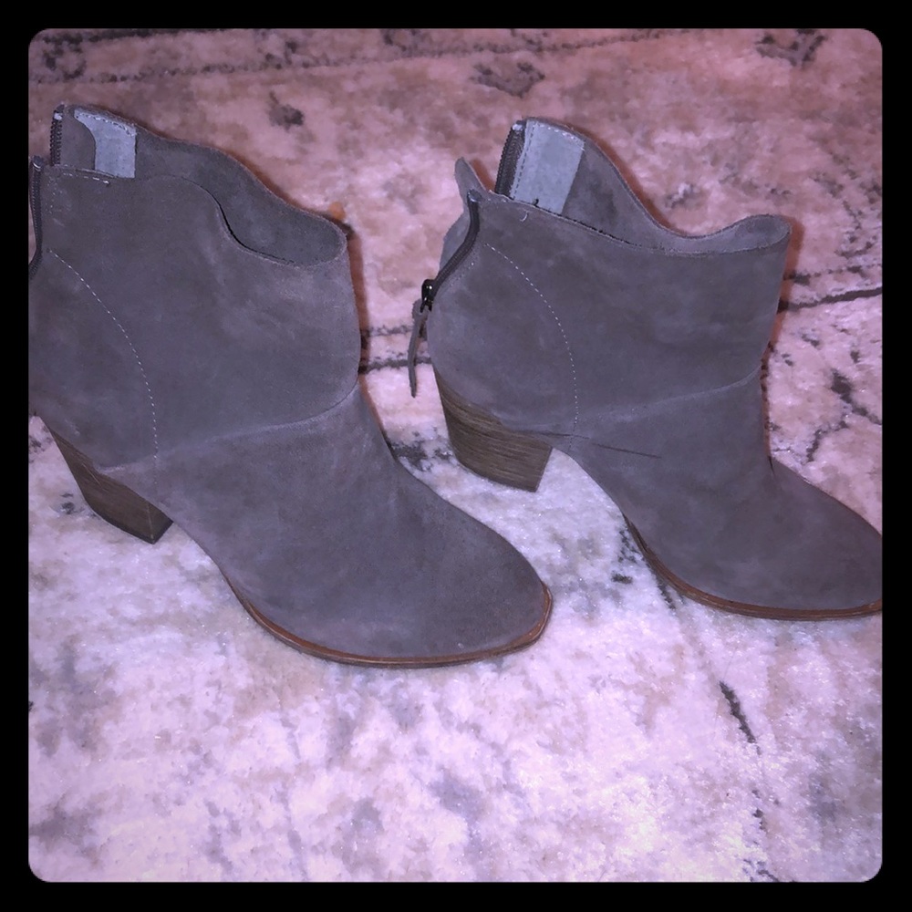 Chinese Laundry Suede booties! 6.5